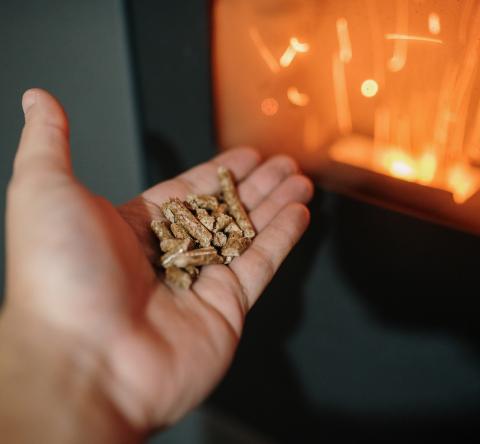 Les pistes pour réduire le bruit d'un poêle à granulés