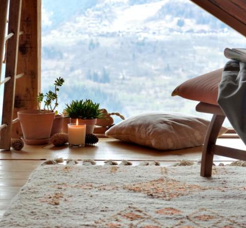 Avec quelques aménagements simples, vous pouvez gagner en confort dans votre chalet de montagne. © sanddebeautheil - Getty images