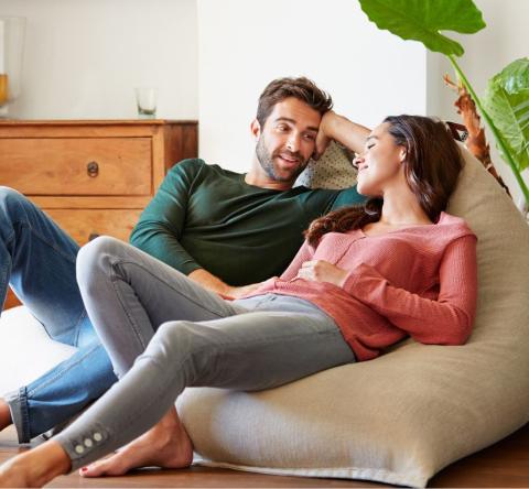 Il est possible de mettre en place des astuces simples pour rendre les moments à deux plus faciles. © kupicoo - Getty images