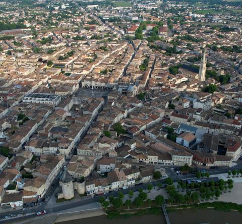 Offrant un rendement brut moyen de 6 %, Libourne est une ville où il est intéressant d’investir. © Stefan Krisa – Getty Images