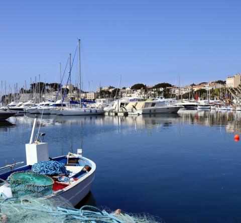 Vue sur le port de Bandol, dans le Var