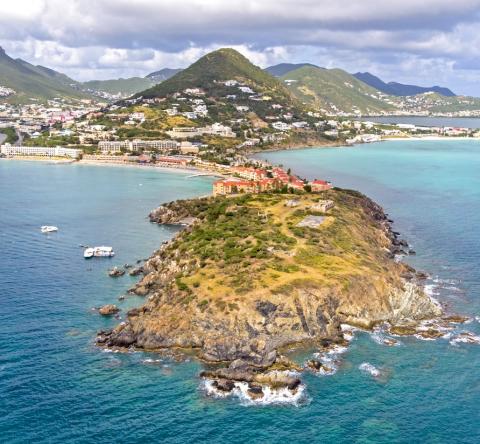 Vue sur l'île de Saint-Martin, dans les Caraïbes