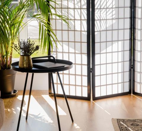 6 paravents ultra-tendances pour structurer votre intérieur avec style.