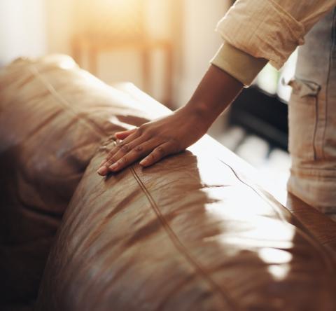 Astuces pour l'entretien et le nettoyage d'un canapé en cuir