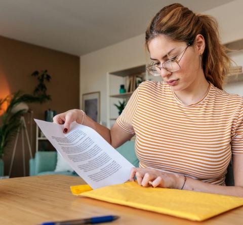 Pour obtenir un passeport ou une carte d'identité, il faut fournir un justificatif de domicile, mais tous les documents ne sont pas admis. © miodrag ignjatovic - Getty images