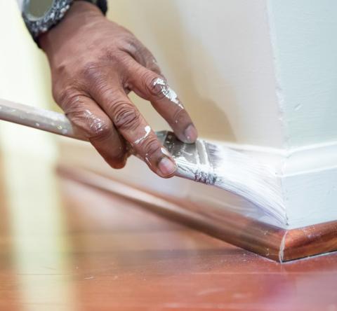 Nos tips pour repeindre les plinthes proprement