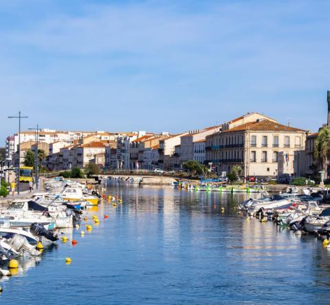Sète fait partie des communes les plus prisées et dynamiques de l'Hérault, qui attire notamment de plus en plus d'actifs et de télétravailleurs. © David Taljat - Getty images