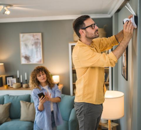 Comment installer une caméra de surveillance à mon domicile ?