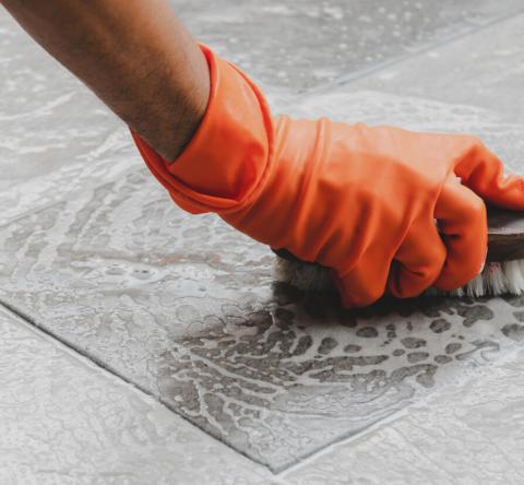 Nos conseils pour raviver un carrelage terni. © Getty Images