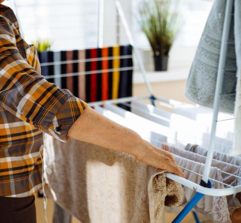 Pourquoi votre linge crée de l'humidité et des mauvaises odeurs et comment vous en prémunir ?