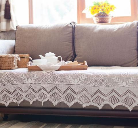 Les textiles vintages utilisés par nos grands-mères apportent une touche rétro et cosy à nos intérieurs. © April Story - Getty images