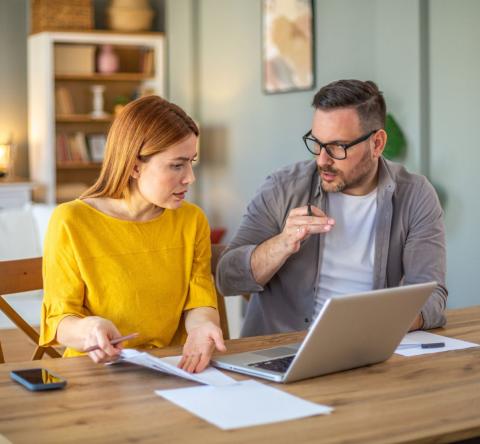 Checklist rachat de crédit : les pièges à éviter avant de signer. © draganab - Getty Images