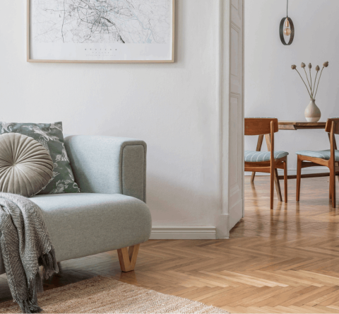 Quelques éléments bien choisis permettent de mettre en valeur un appartement à l'image des appartements haussmanniens. © FollowTheFlow - Getty images