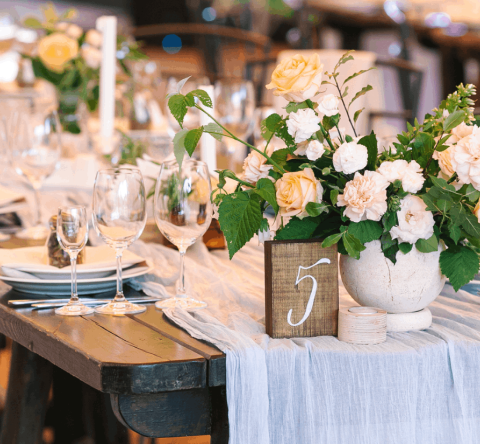 Si vous souhaitez une salle de réception abordable pour votre mariage, visez en priorité les Hauts-de-France et le Grand Est. © Melnikof - Getty images