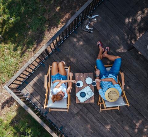 Terrasse : 6 façons de créer de l'ombre sans se ruiner.