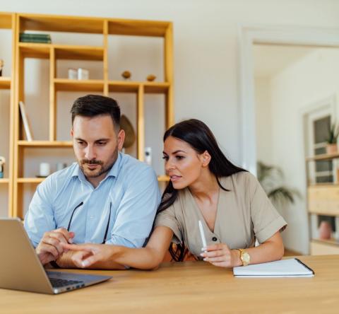 Faire racheter un rachat de crédits : comment ça marche ? © nortonrsx - Getty Images