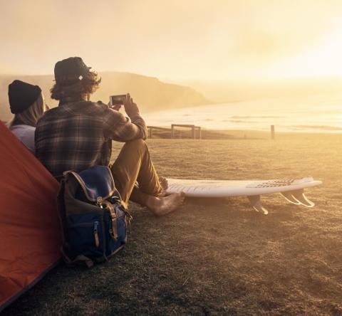 Dormir sur la plage : ce que la loi autorise vraiment.