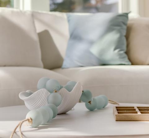« Preppy Riviera » : la nouvelle tendance déco entre Côte d’Azur et chic américain.