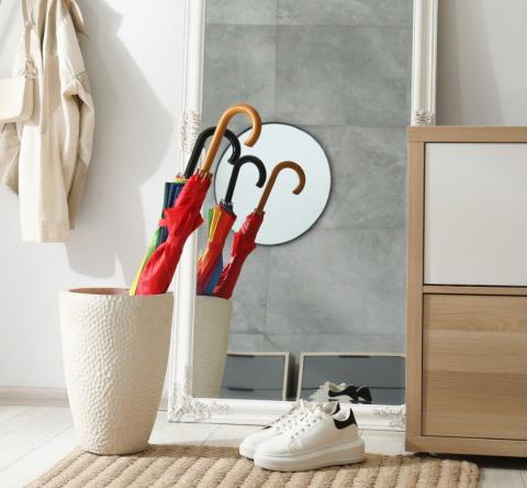 Pluie : ces 6 objets de l'entrée qui rendent votre logement humide.