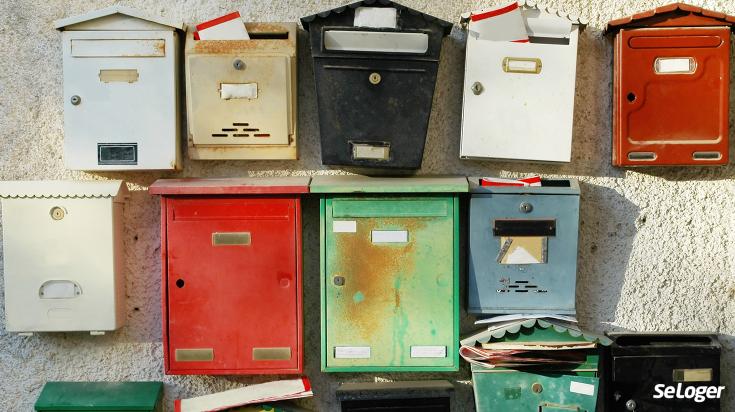 Installer une boîte aux lettres : législation et normes à respecter