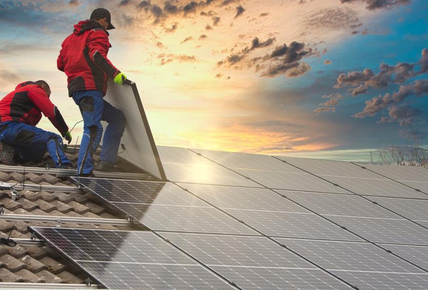 Les panneaux solaires permettent de couvrir en moyenne 20 % des besoins en électricité. © mmphoto - Adobe Stock