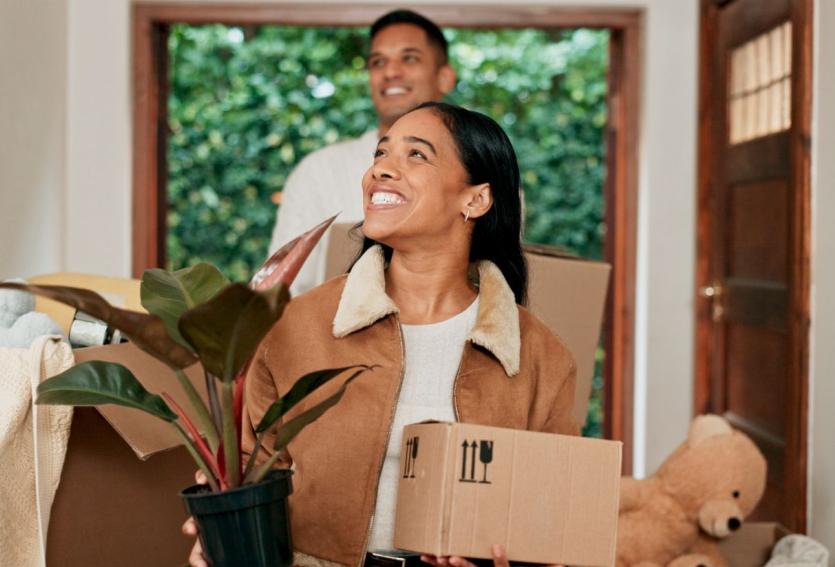Il est possible d’optimiser ses coûts tout en assurant un déménagement serein, en particulier si l’on s’appuie sur un service de courtage. © Jacob Wackerhausen - Getty images